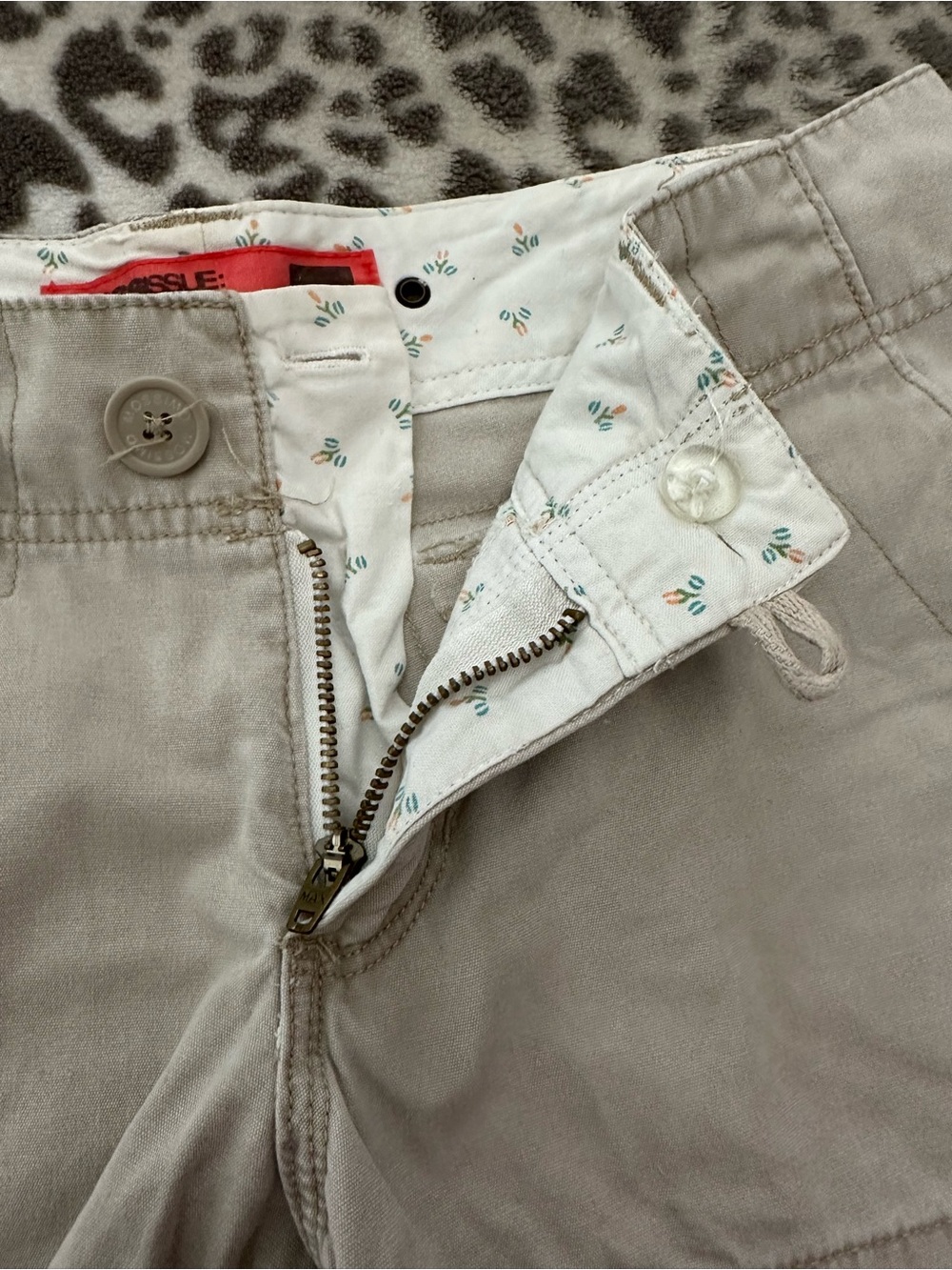 Y2K Mossimo Low Rise Flap Pocket Khaki Shorts in Light Tan Size 5 Juniors - Picture 7 of 16